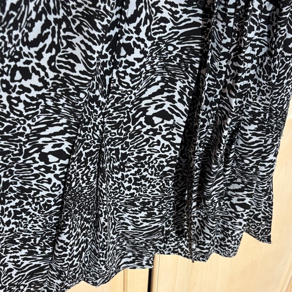 Dana Buchman Black and Grey Midi Dress With Pockets - Picture 3 of 8